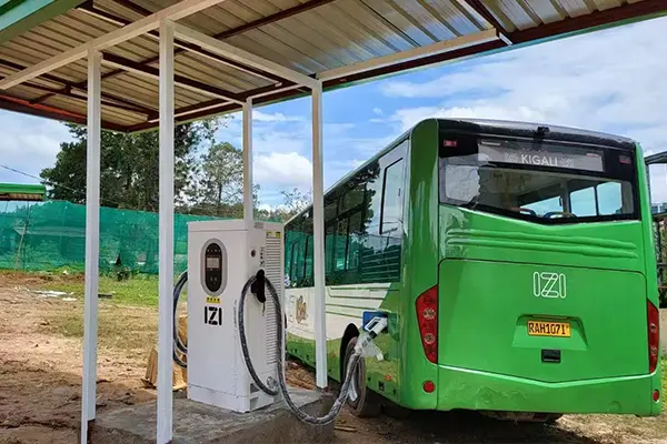 Projeto de carregamento rápido AMPPAL DC para ônibus elétricos IZI em Ruanda